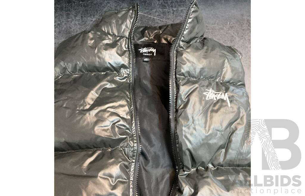 Under Armour Navy Blue Size M Jacket & Stussy Size 6 Vest - Lot of 2