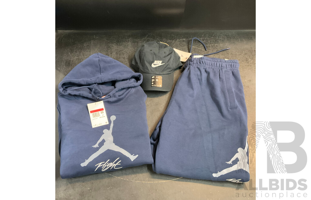 Nike Size L Apparel - Hoodies, Pants & Hat