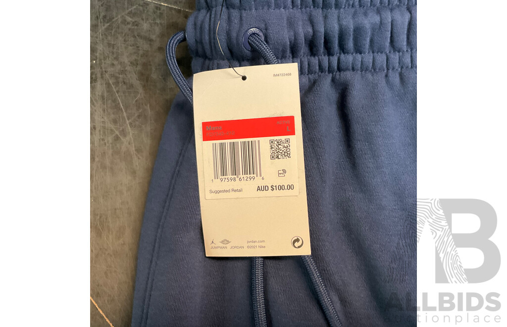 Nike Size L Apparel - Hoodies, Pants & Hat