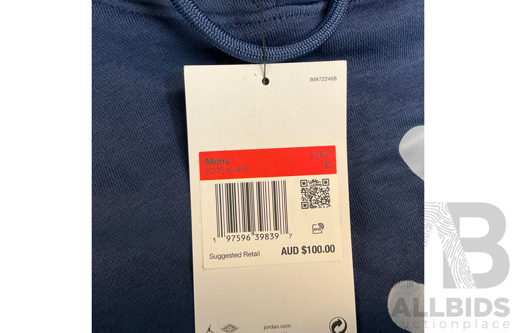 Nike Size L Apparel - Hoodies, Pants & Hat