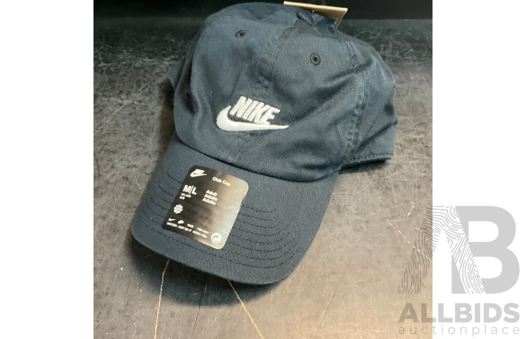 Nike Size L Apparel - Hoodies, Pants & Hat