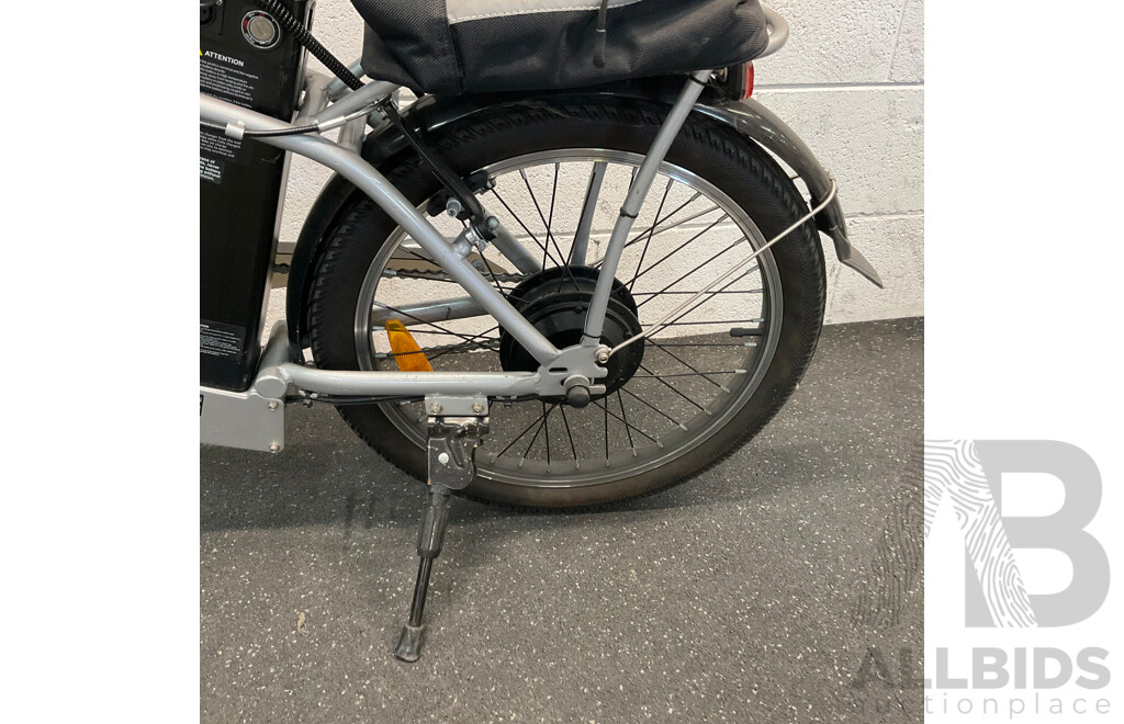 Estate Folding E-Bike