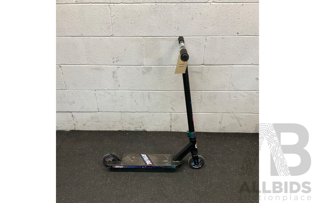 RIVAL Pro-Series Scooter