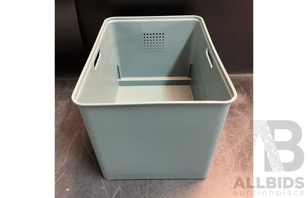 Plastic Storage Basket with Lid /Wheeled - Grey - Lot of 20