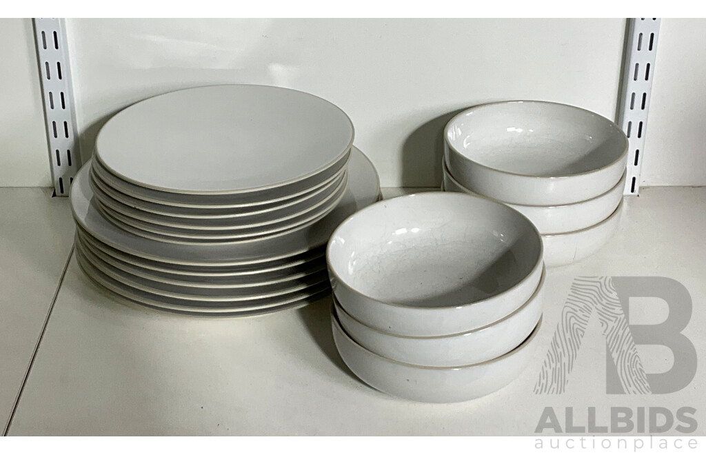 Vera Wang Wedgwood White 18 Piece Stoneware Dinner Service