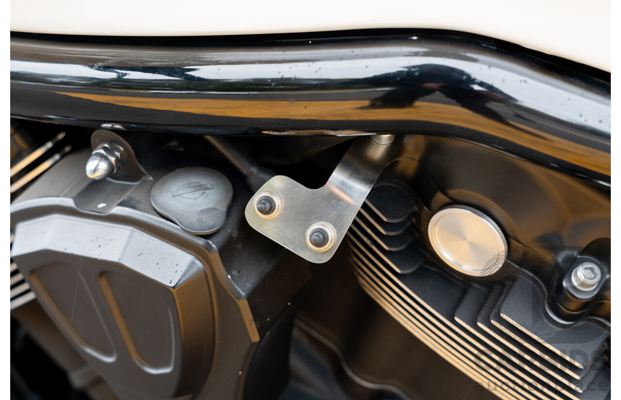 04/2014 Harley Davidson Night Rod Special 1250 ABS V-Rod VRSCDX 1250cc Motorbike White / Black - Modified
