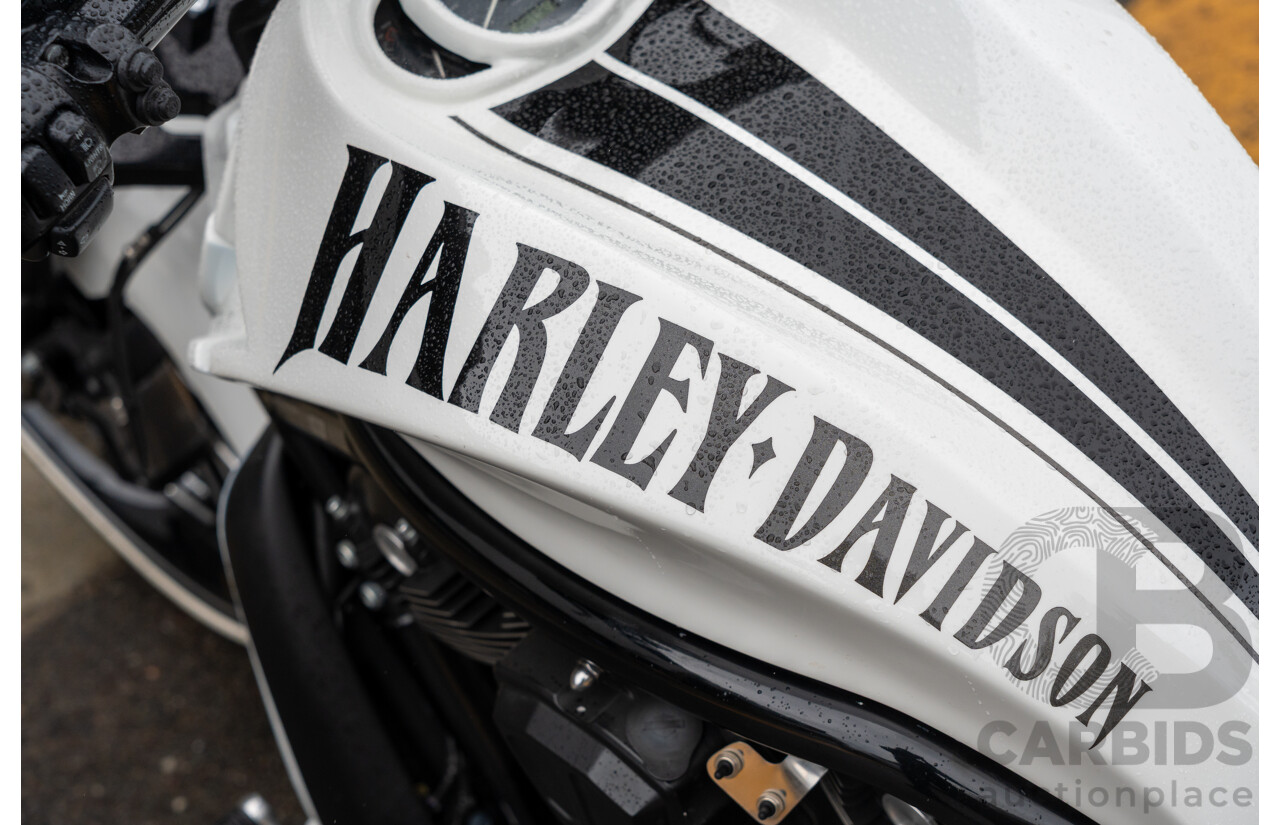04/2014 Harley Davidson Night Rod Special 1250 ABS V-Rod VRSCDX 1250cc Motorbike White / Black - Modified