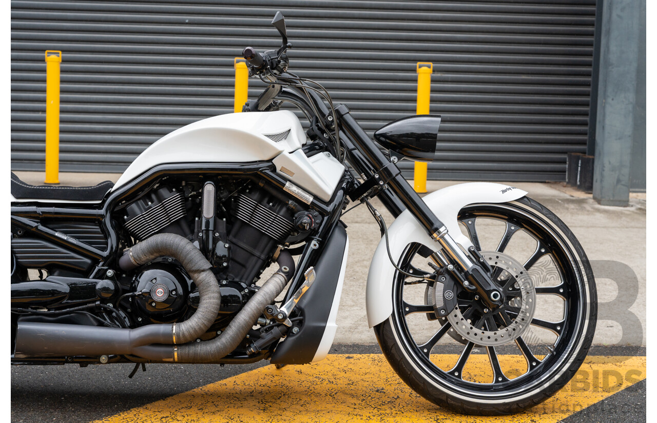 04/2014 Harley Davidson Night Rod Special 1250 ABS V-Rod VRSCDX 1250cc Motorbike White / Black - Modified