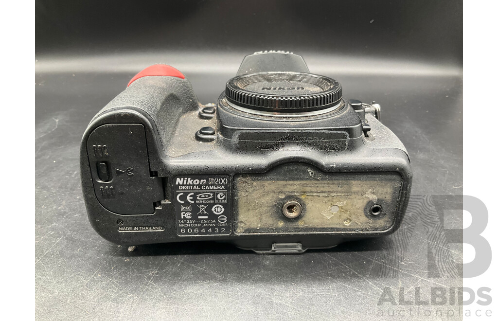 NIKON D200 Digital Camera Kit with 28-300mm Lens, 24-120mm Lens, 85mm Lens and Accessories