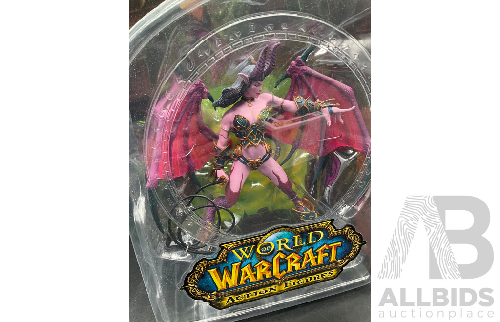 Amber Lash World of WarCraft Action Figures and Murloc Vinyl Figure - Lot of 2