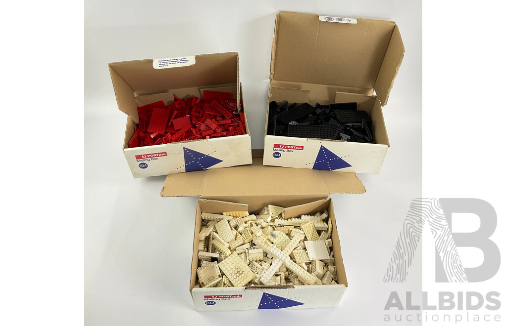 Collection of Vintage Lego Sorted Into Colours, Red, White, Black, Approximately 4 Kilograms