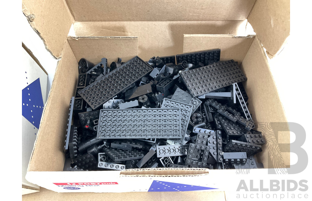 Collection of Vintage Lego Sorted Into Colours, Red, White, Black, Approximately 4 Kilograms