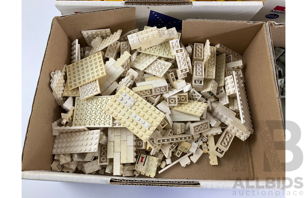 Collection of Vintage Lego Sorted Into Colours, Red, Yellow, White, Grey - Approximately 5  Kilograms