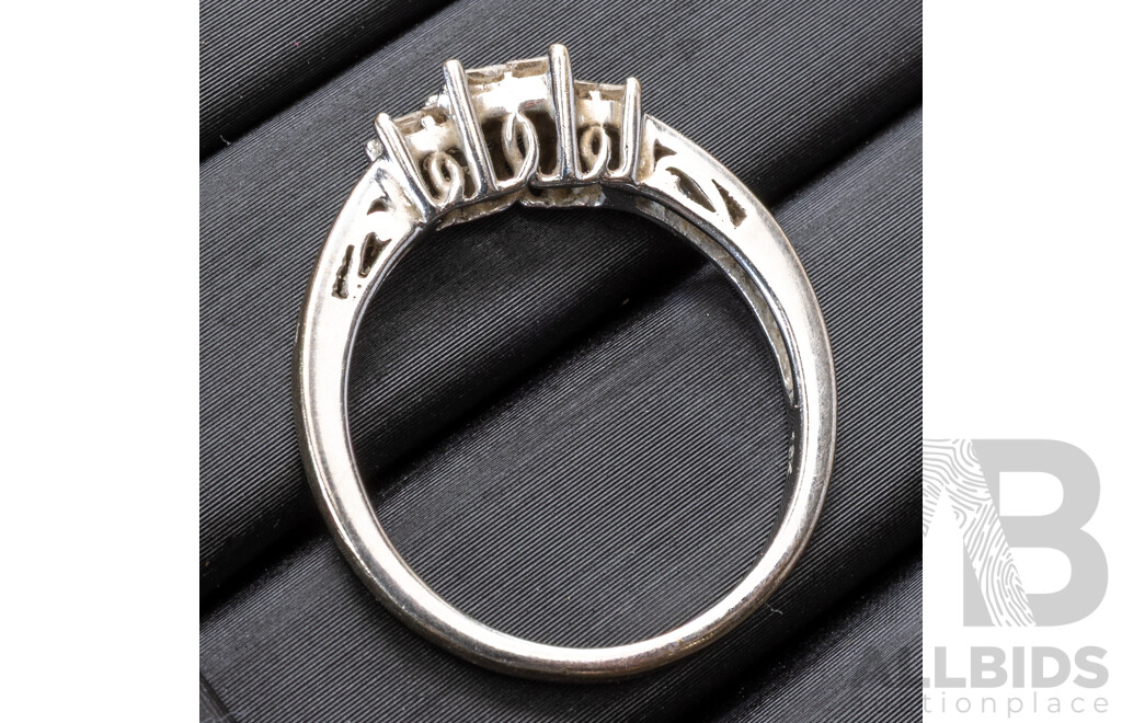 18ct White Gold Diamond Cluster Ring, Est TDW 0.50ct, Size O, 3.77 Grams