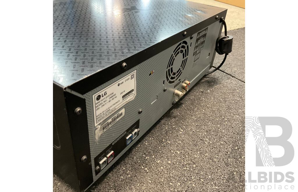 LG CM8235 Speaker System