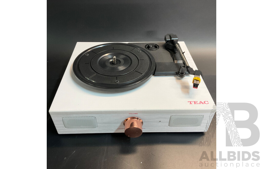 TEAC TTD107D Retro Stereo Turntable W/Bluetooth Input & the Casanovas Record