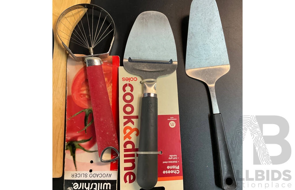 Assorted Household Items Includes Electric Car Washing Machine, Outdoor Light and More