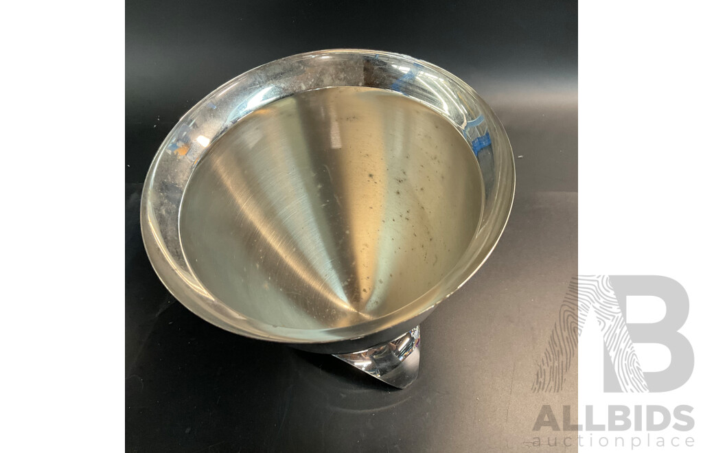 Assorted Household Items Includes Electric Car Washing Machine, Outdoor Light and More