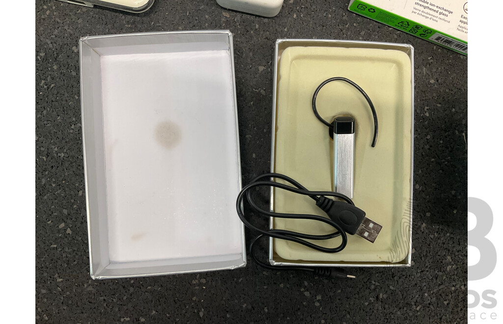 Assorted Usefull Gadgets, Including BELKIN Glass Protector, SIMPLECOM Led Desk Lamp, Led Fairy Light Globe, LENOVO Clock, LOGITECH Speakers and More