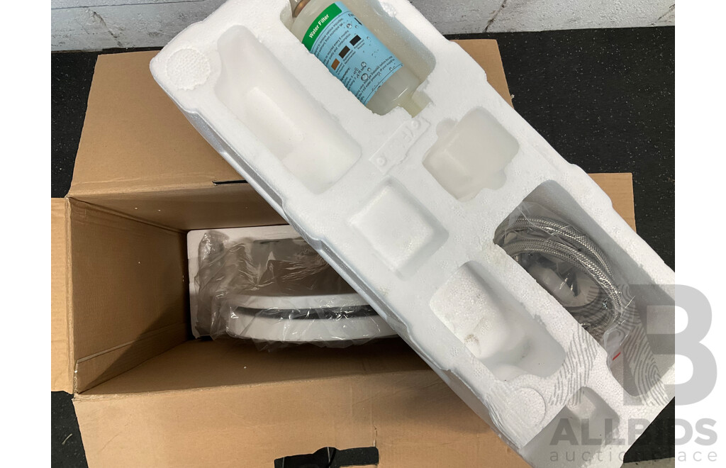 PRESENZA  Smart Bidet Toilet Seat White (QTA025) - ORP $469.99