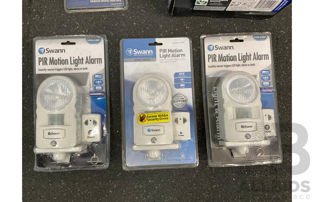 SWANN Security Camera, PIR Motion Light Alarms and Door Magnetic Alarm, VISION Cleaning Kit - Lot of 7