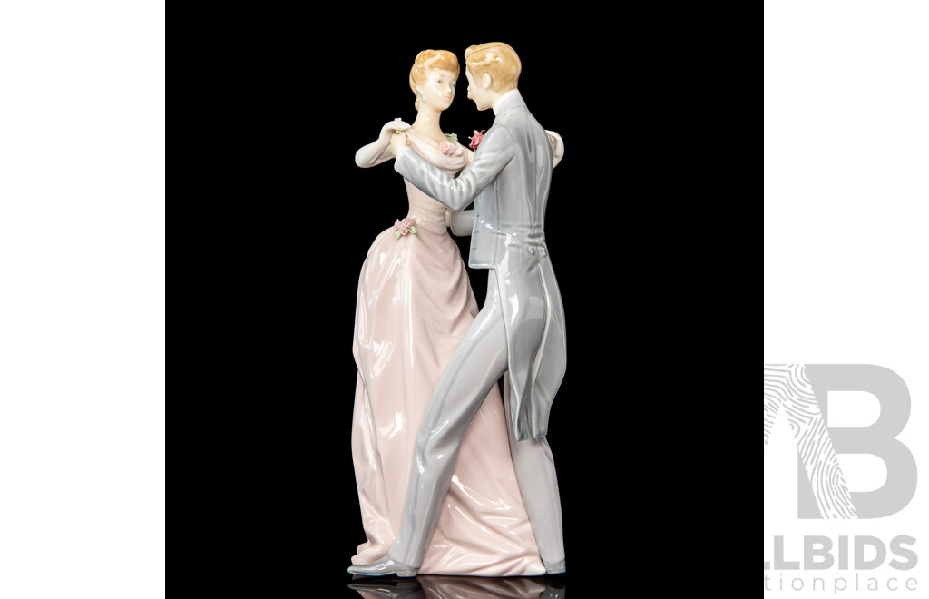 Lladro Anniversary Waltz Figural Group