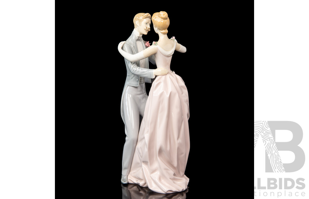 Lladro Anniversary Waltz Figural Group