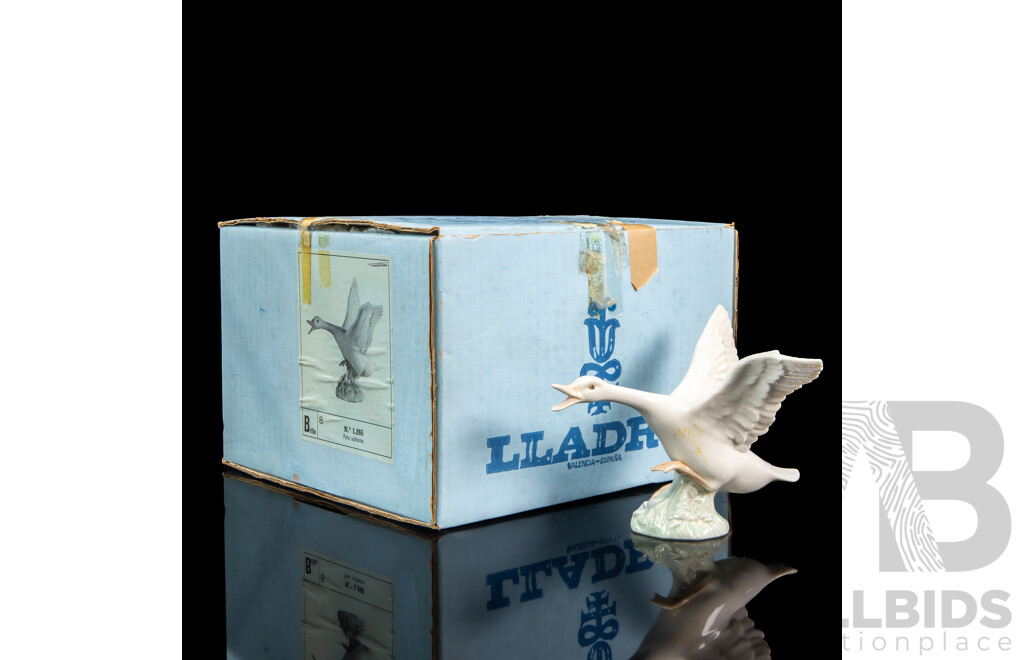 Lladro Jumping Duck Porcelain Figure