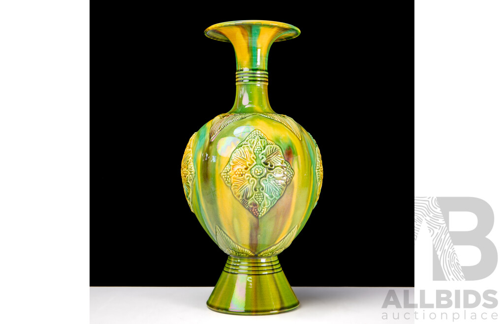 Yokoishi Kasuke (Japanese) Sancai Ceramic Vase