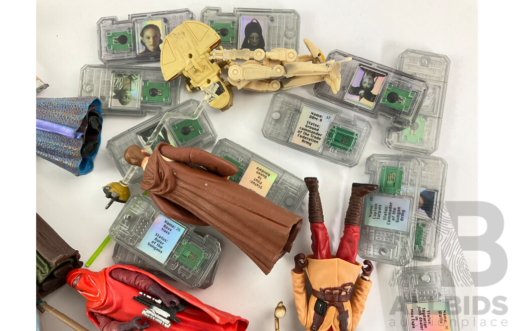 Good Collection of Vintage Hasbro Star Wars Figures and Chips, Circa Late 1990s