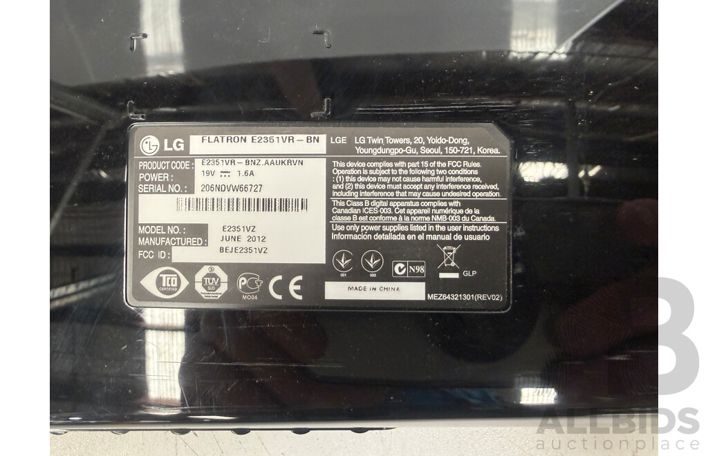 2x LG Flatron E2351VR LED 23Inch Monitors + Dual Monitor Desk Mount with USB Plugs