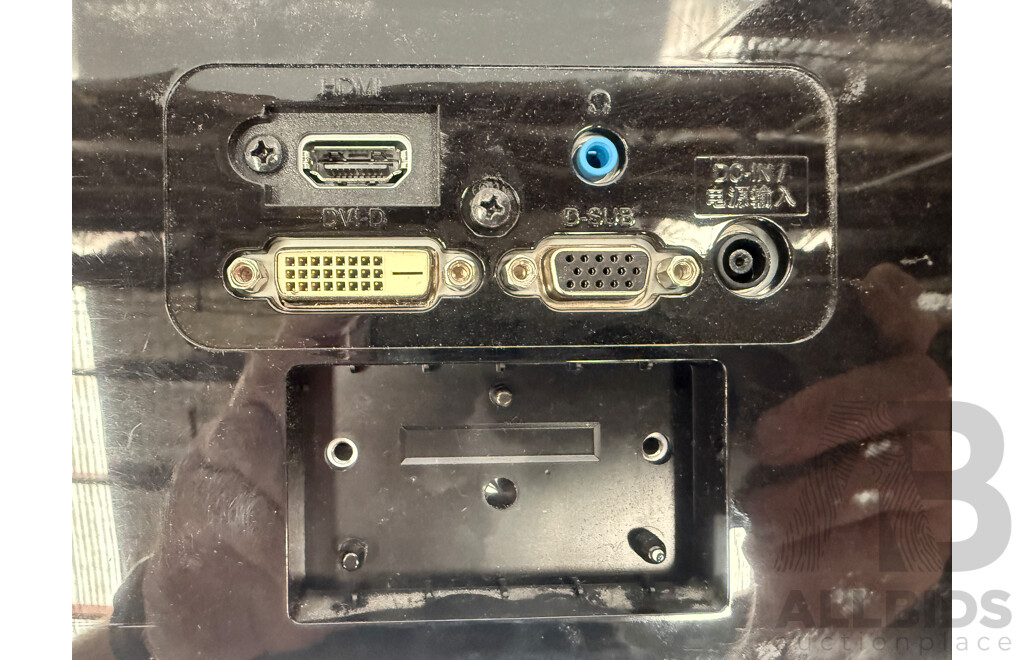 2x LG Flatron E2351VR LED 23Inch Monitors + Dual Monitor Desk Mount with USB Plugs