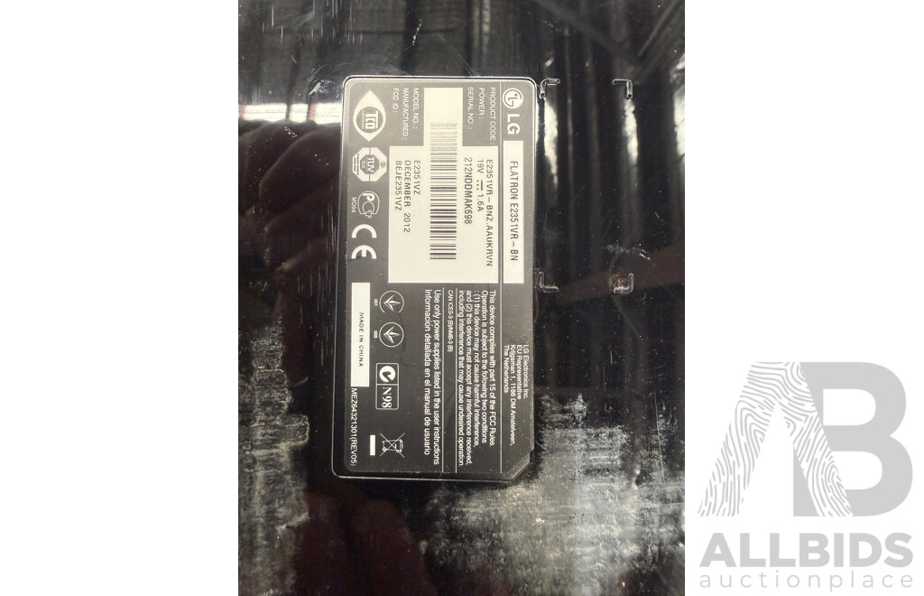 2x LG Flatron E2351VR LED 23Inch Monitors + Dual Monitor Desk Mount with USB Plugs