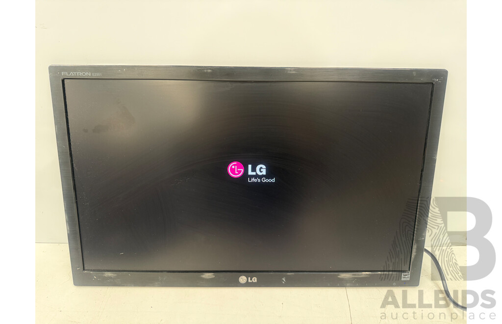 2x LG Flatron E2351VR LED 23Inch Monitors + Dual Monitor Desk Mount with USB Plugs