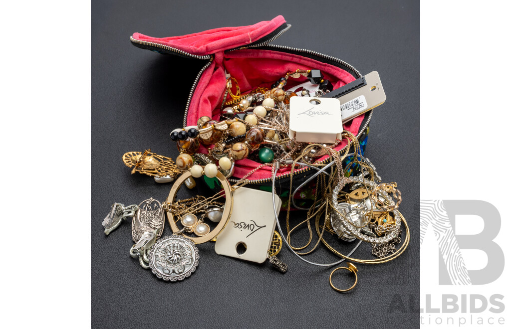 Collection of Vintage Mixed silver/gold tone jewellery Items In small beauty case, 676.0 grams