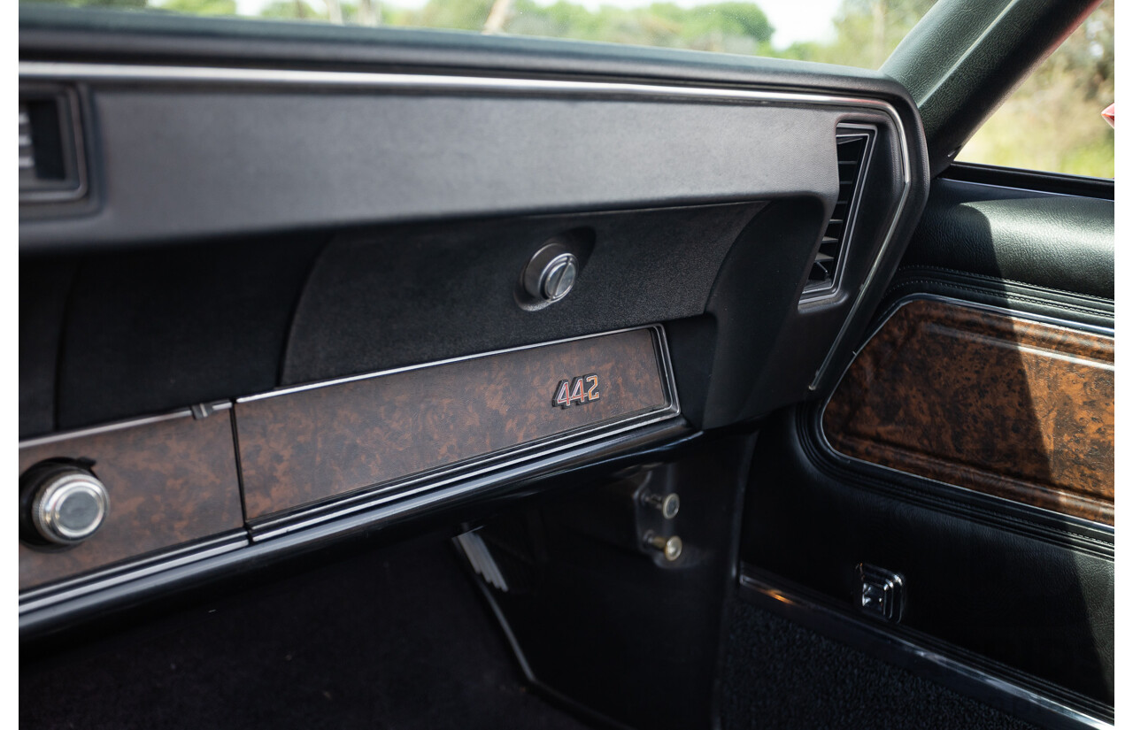 01/1970 Oldsmobile 442 (Cutlass) 2d Convertible Matador Red / White Roof 455ci Rocket V8 7.3L