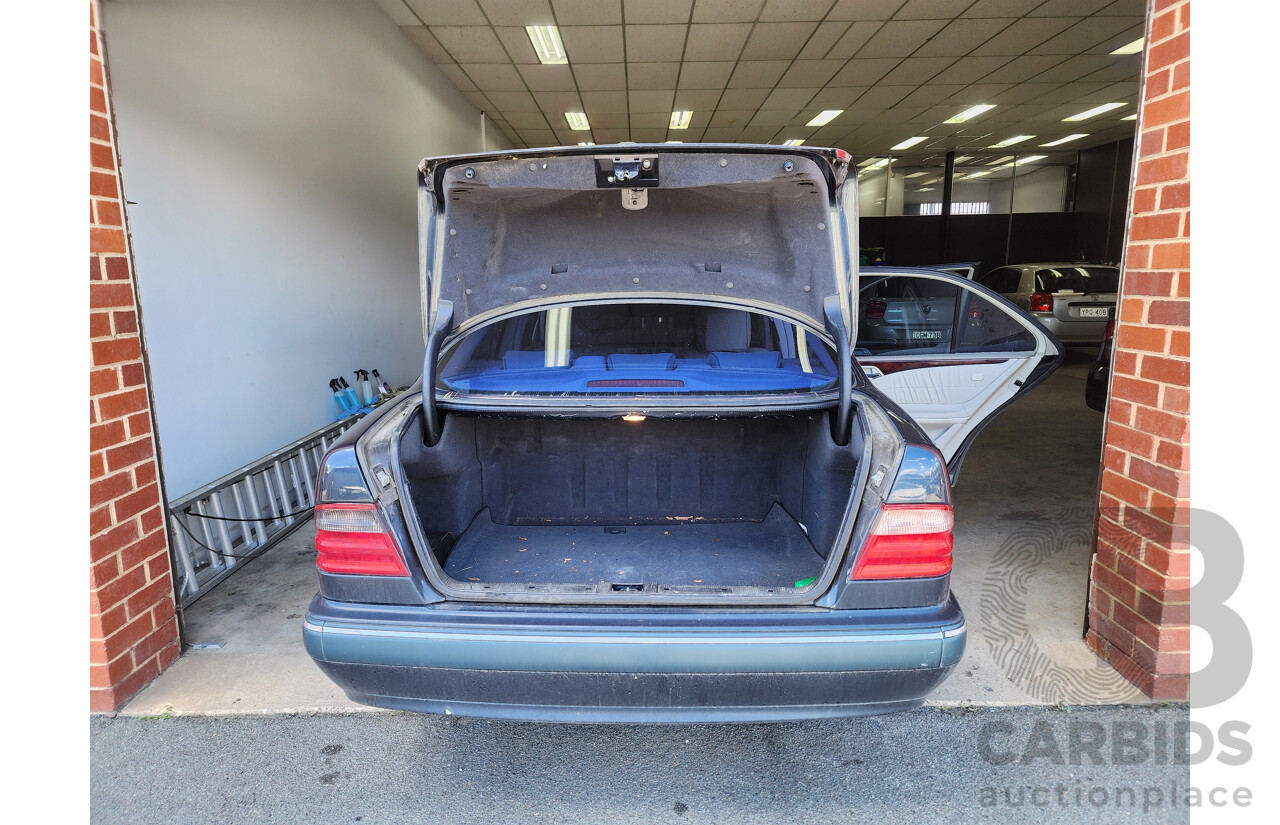 5/2001 Mercedes-Benz E240 Elegance W210 4d Sedan Green 2.4L