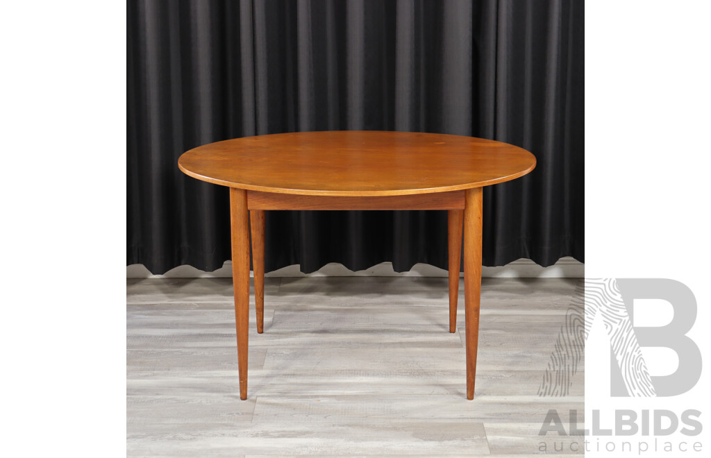 Round Parker Nordic Teak Dining Table