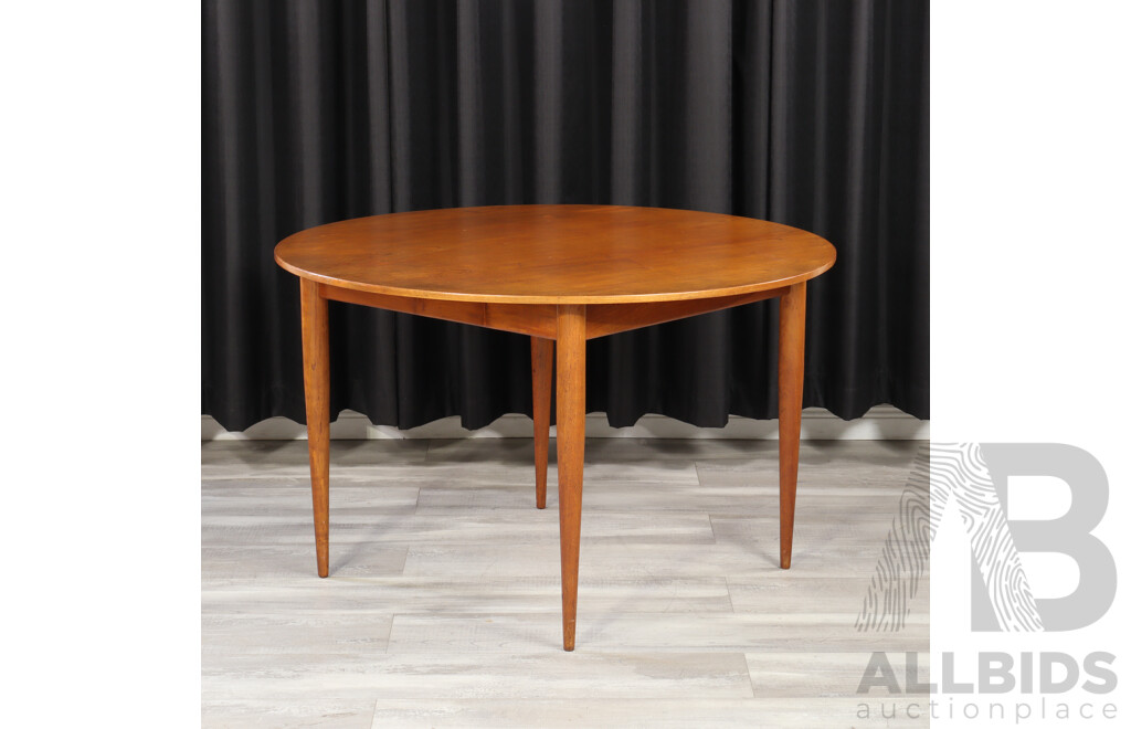 Round Parker Nordic Teak Dining Table