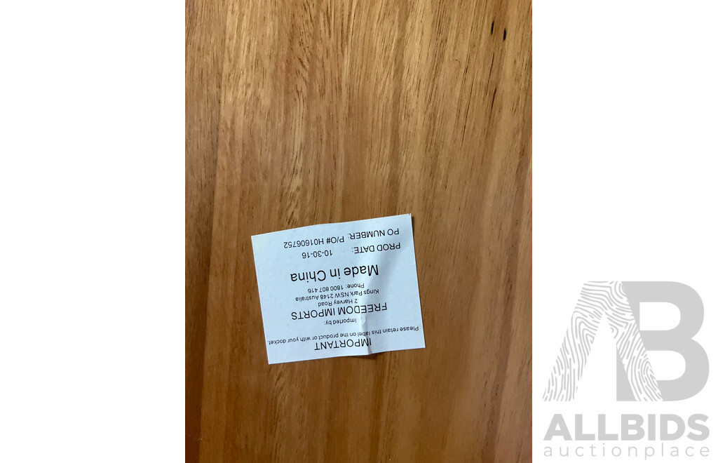 FREEDOM Hensley Dinning Table