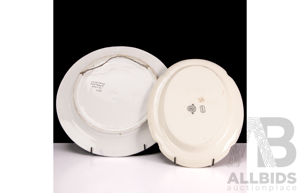 Small Glazed Ceramic Platter by Copeland & Sons with Blue and White Wall Plate by Facerama Alcobaca