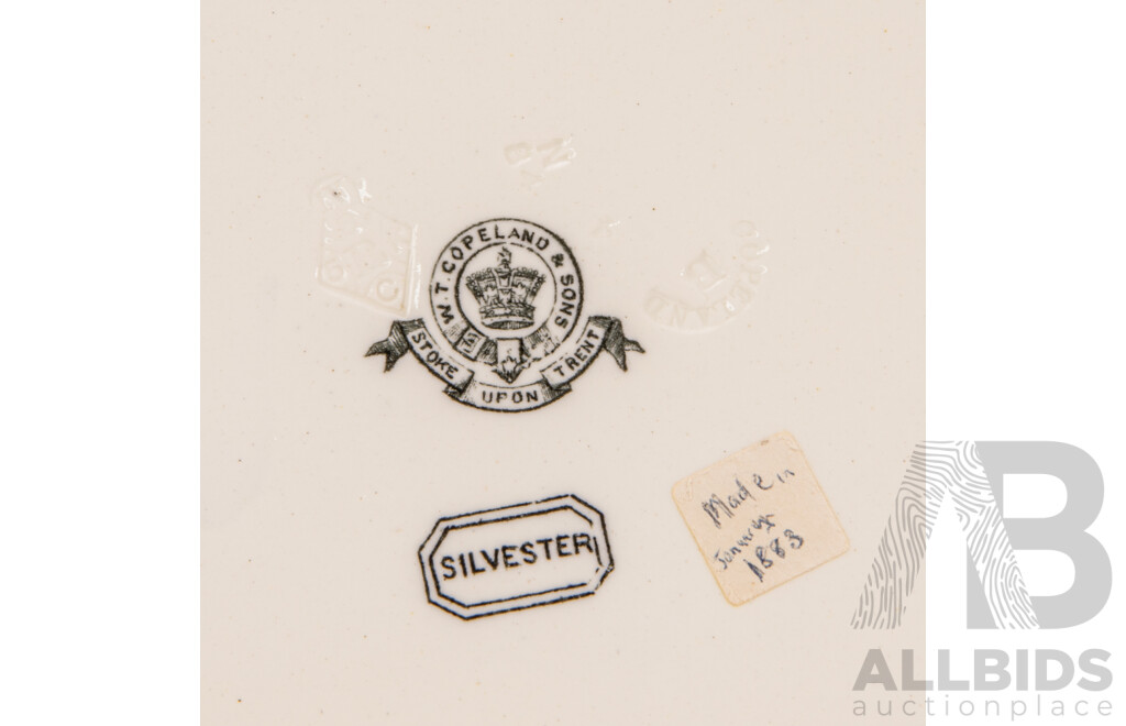 Small Glazed Ceramic Platter by Copeland & Sons with Blue and White Wall Plate by Facerama Alcobaca