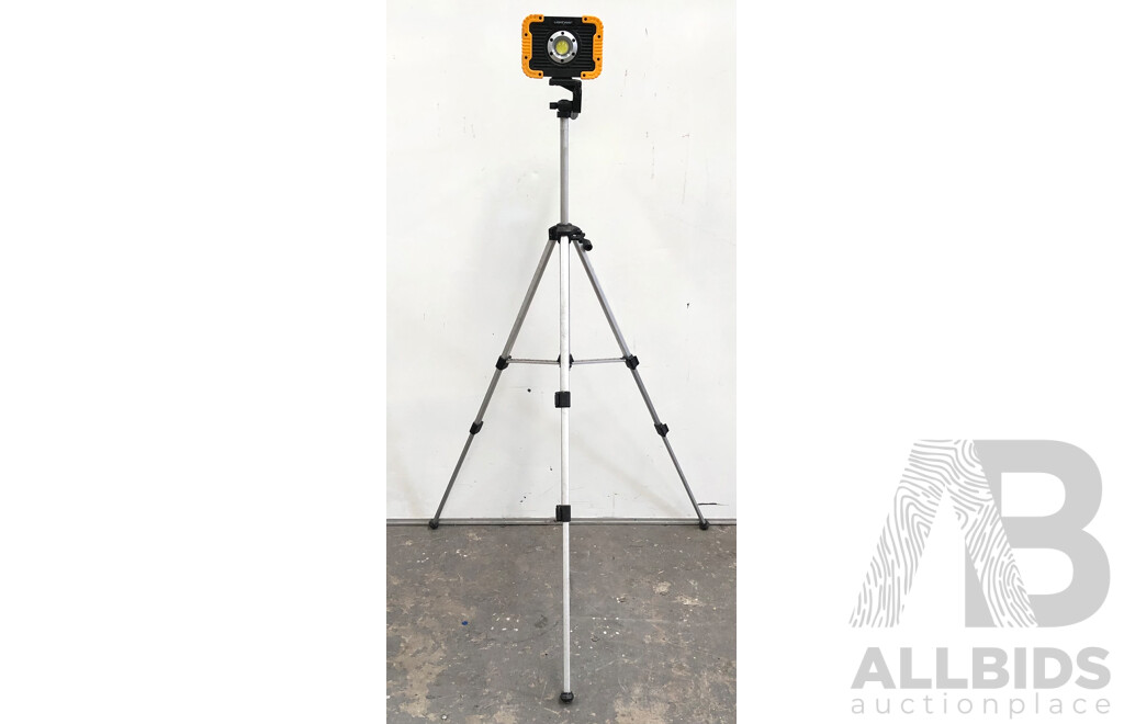 Lightway 10 Watt LED Worklight and Lenova Tripod