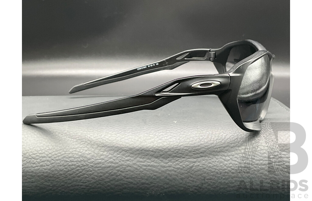 Black Sunglasses Branded OAKLEY