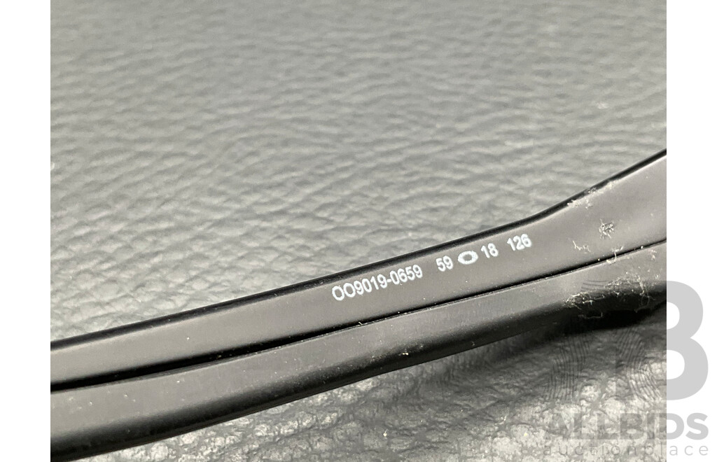 Black Sunglasses Branded OAKLEY