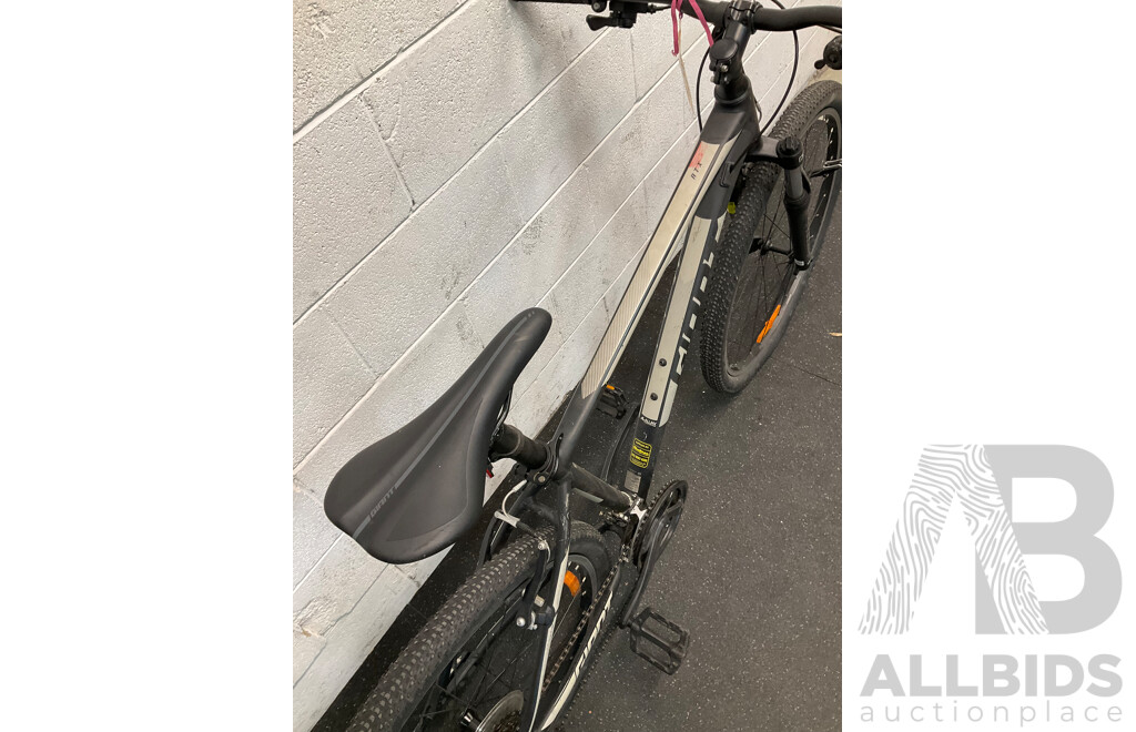 GIANT ATX Mountain Bike