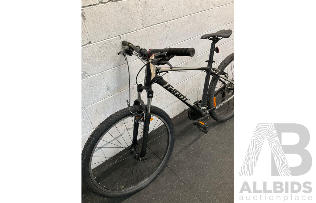 GIANT ATX Mountain Bike