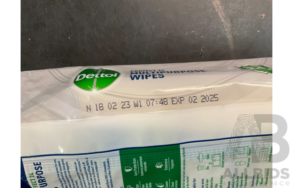 Colgate Blast Cordless Water Flosser & Dettol Disinfectant Wipes & Bonds Hipster Gee Size 10/12