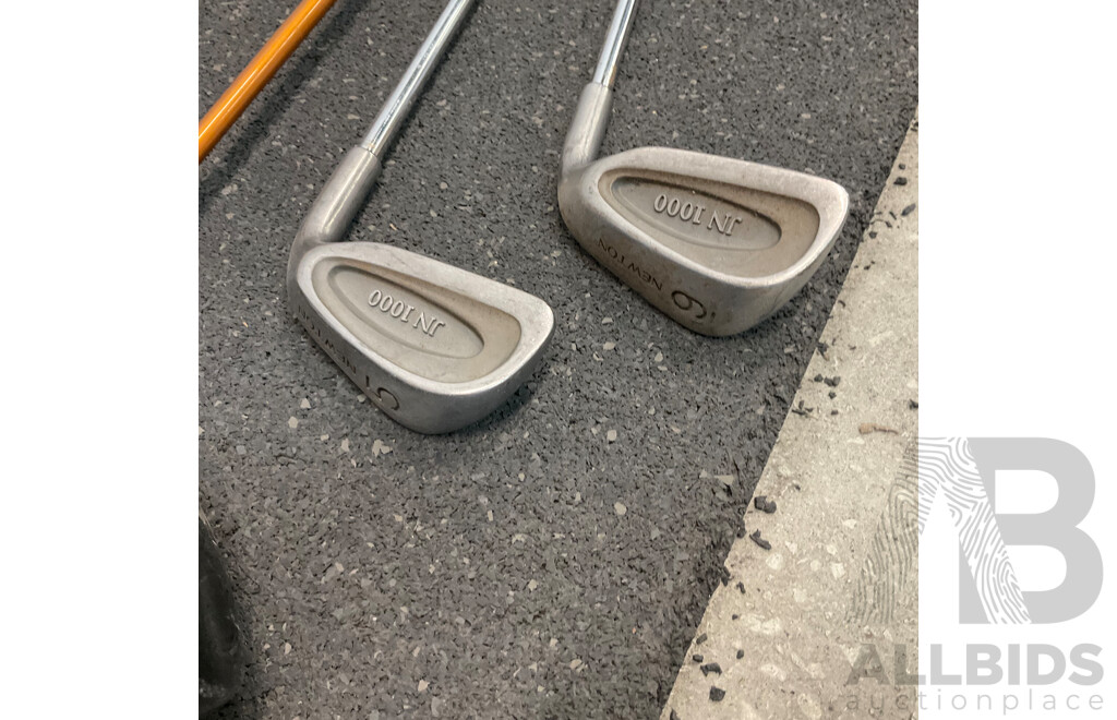 ICON 3.0 Golf Bag with 14 Assorted Golf Clubs