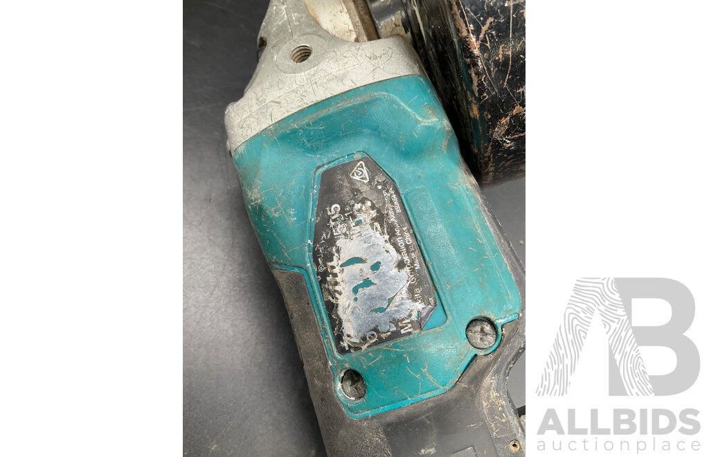 MAKITA 18V Angle Grinder with 3.0Ah Battery